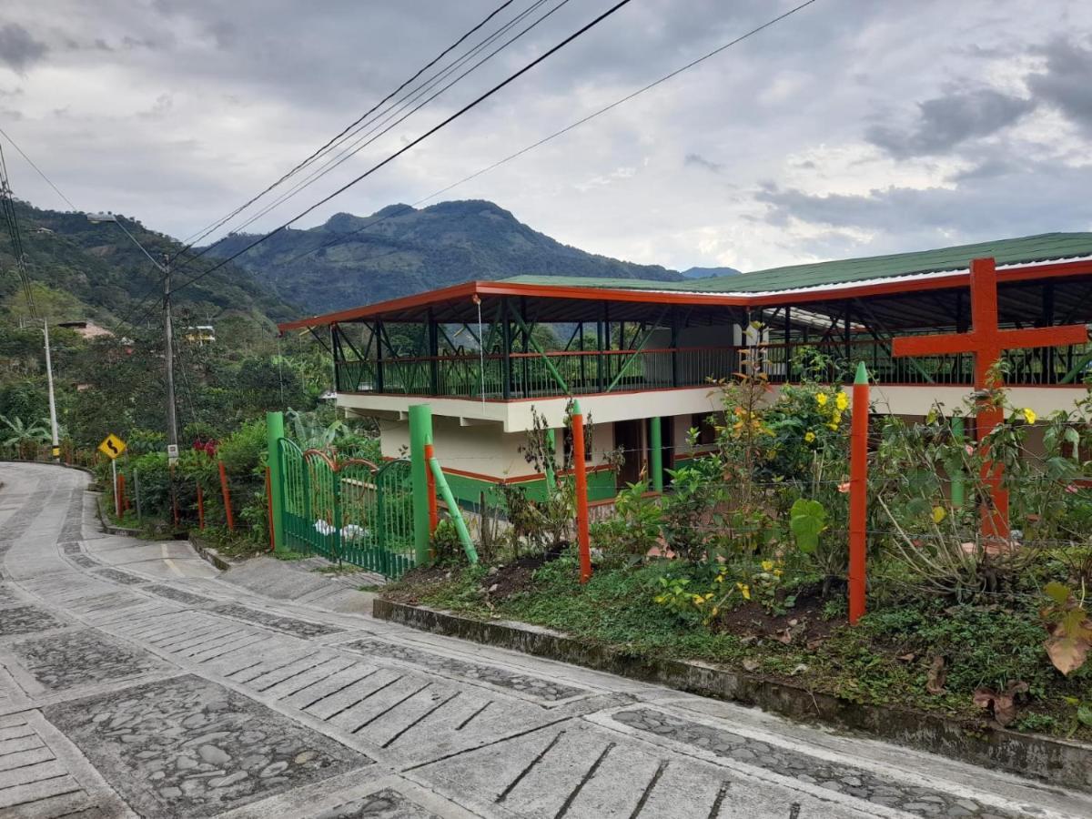 De Pajaros Y Flores Alojamiento Rural Támesis Exterior foto